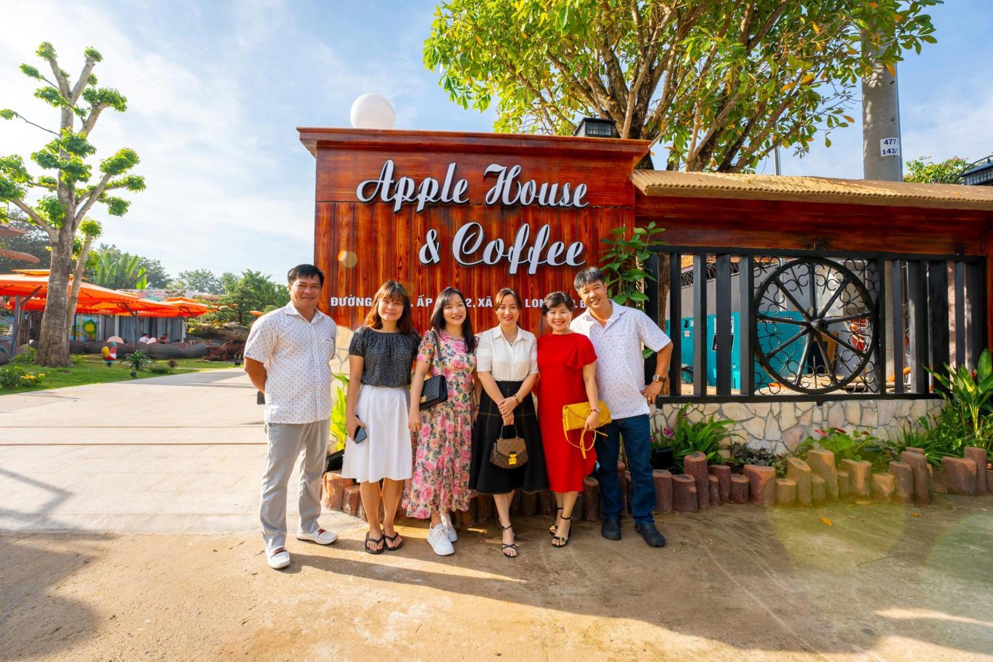Apple House & Coffee Ba Ria Exterior foto