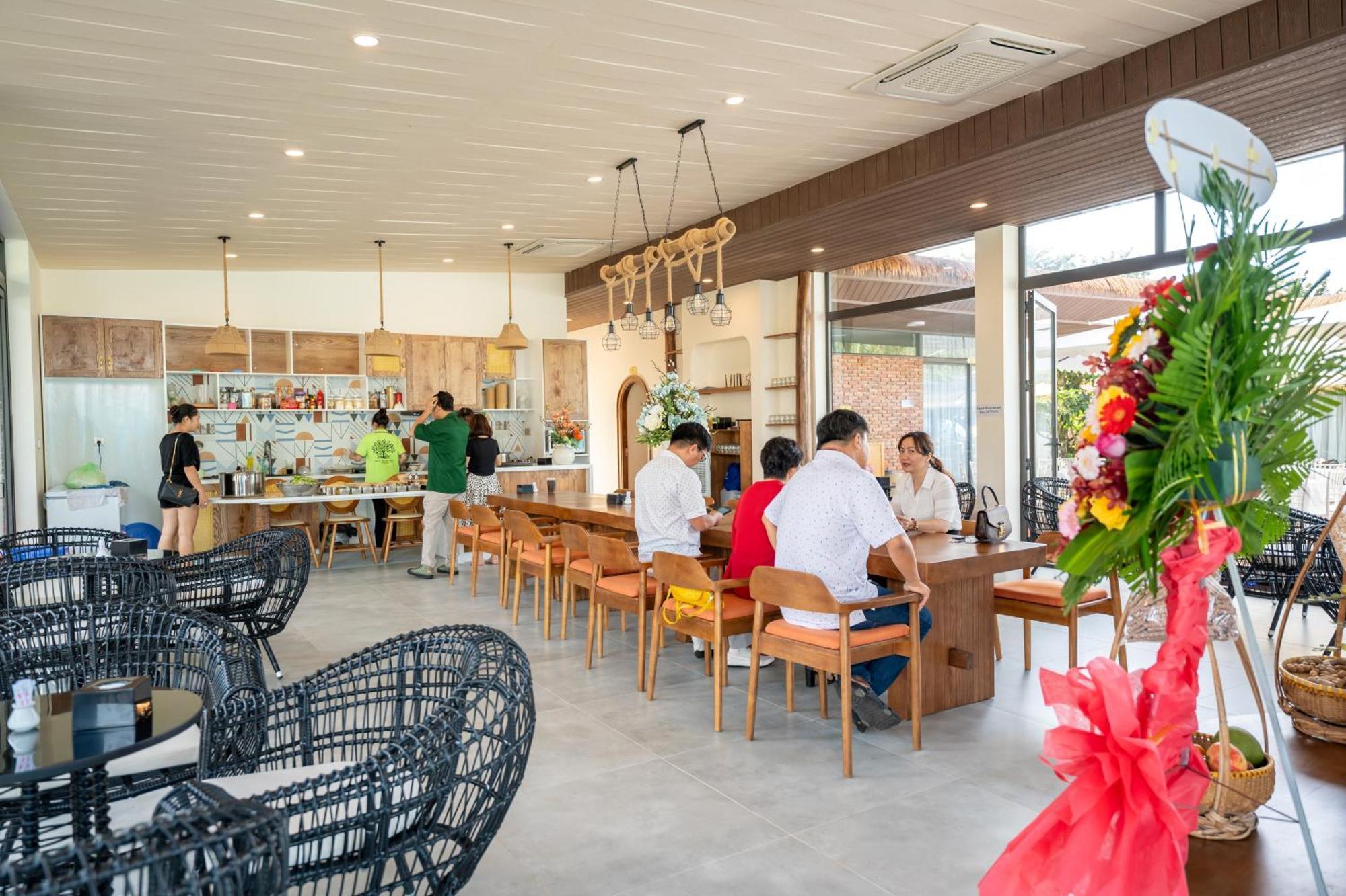 Apple House & Coffee Ba Ria Exterior foto
